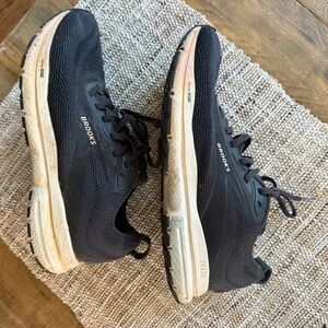 Brooks Trace 4 Running Sneaker - Two weeks old! Size 8.5